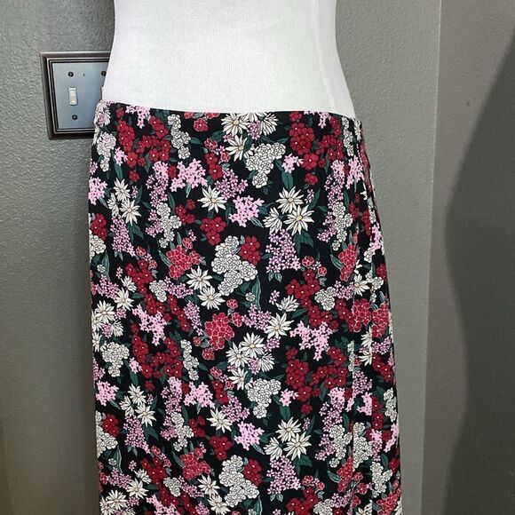 Ann Taylor Mini Floral Mini Skirt Ruffle Hem - Picture 3 of 10